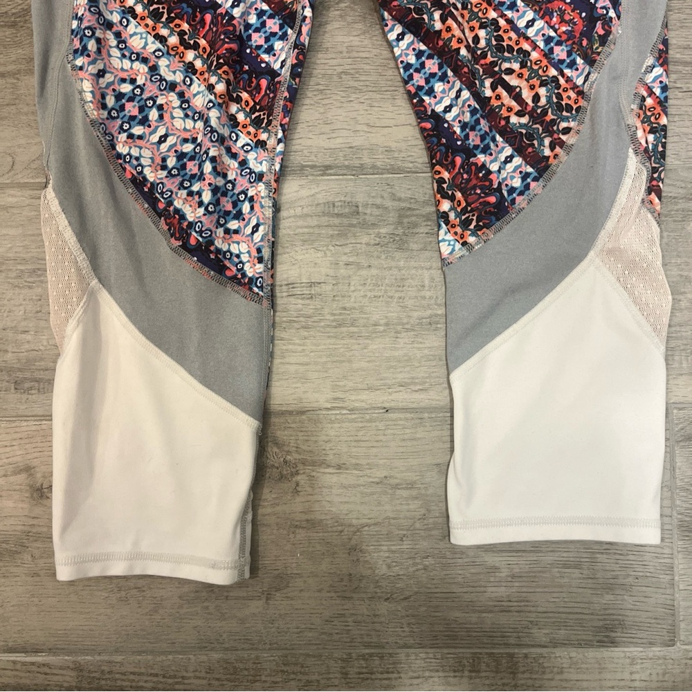 Athleta Leggings Nomad Salutations Cropped Mid Rise Bohemian Gray Size Medium - Picture 3 of 9